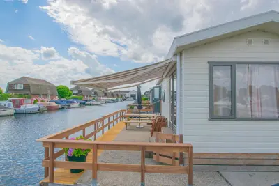 Image de Chalet au bord de l'eau avec grande véranda