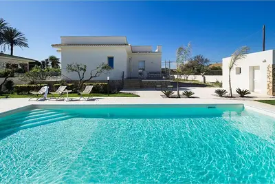 Image de My Rental Homes - Villa Emma just a few steps from a large sandy beach and pool
