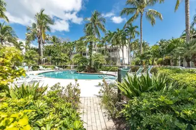Image de 70 Sunset Key: Experience Idyllic Island Life, Shared Pool, Beach Access & Latitudes Restaurant!