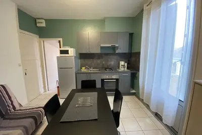 Image de Charmant T2 en Centre-ville avec Balcon et Wi-Fi proche des Thermes – La Roche-Posay