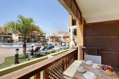 Image de Appartement \"Pineda D\" avec jardin, piscine partagée et Wi-Fi