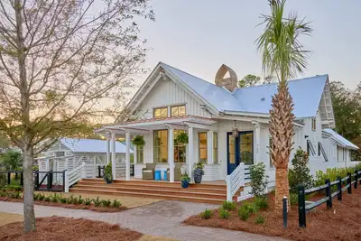 Image de Lowcountry Cottage - A Hidden Gem in Moreland Village!