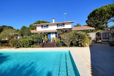 Image de At the Bassin d'Arcachon, Villa with terrace\/barbecue\/swimming pool\/close to the beach