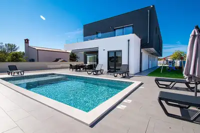Image de Exclusive villa with private pool close to the sea.