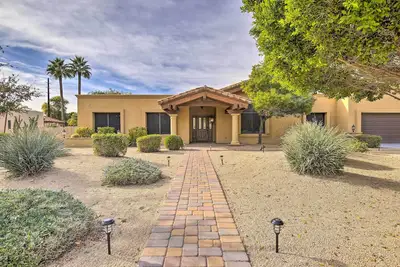 11 Mi to Phoenix: Tempe Escape w/ Patio & Bar!