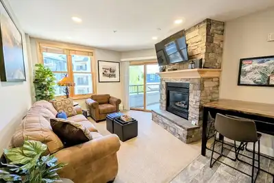 Image de Walk to Slopes, Dining, Shops! Outdoor Hot Tubs!