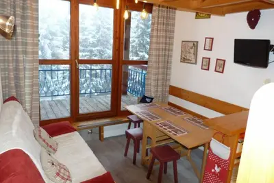 200m du centre station, 4ème étage, vue sapins, balcon, télévision, casier à ski, 35m², Les Arcs