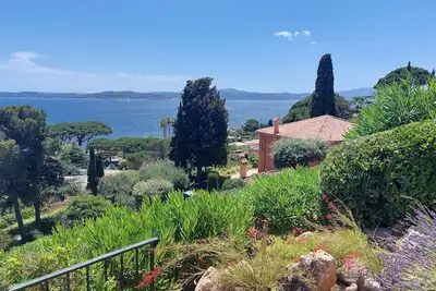 Image de 3 Pièces avec vue mer panoramique et piscine dans la résidence