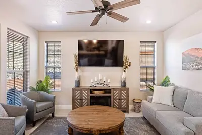 Image de Escondido Cove - Dog Friendly, Ping-Pong, Pickleball, Arcade, And More!