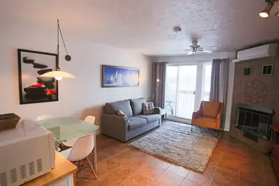 Image de Mt-Orford ski 8. 5Km. Walk to old Magog! Lake view w\/pools, hot tub, sauna! Quiet