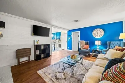 Image de Spacious 4br Home | Pet-Friendly | Near Tulsa Expo