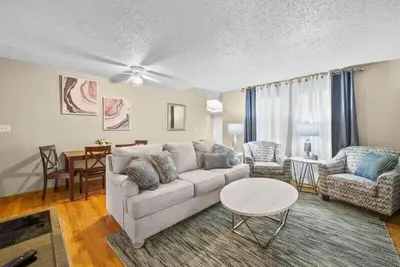 Image de Pet-Friendly 1br Condo with pool in Midtown Tulsa