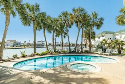Image de Private Canal Home w\/ Pool + Guest House & Huge Deck