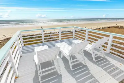 Image de Dog Friendly Beachfront Home w Stunning Gulf Views, 2 Decks + Patio, Open Plan