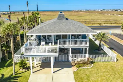 Image de Pet Friendly Beachside Home w/ Fenced Yard, 200 Steps from Beach