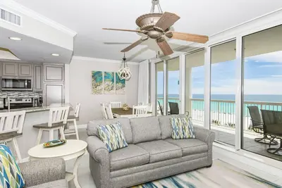 Image de Updated Beachfront Condo w/ Beach Access & Stunning Views in Destin! 🐟☀