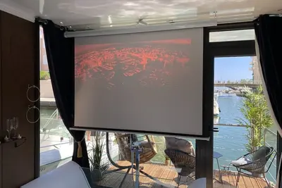 Image de Suite : Nid d'amour sur l'eau avec Balnéo transparente (Port Fréjus)