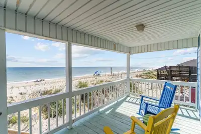 Image de Oak Island Beachfront Paradise! Newly Remodeled