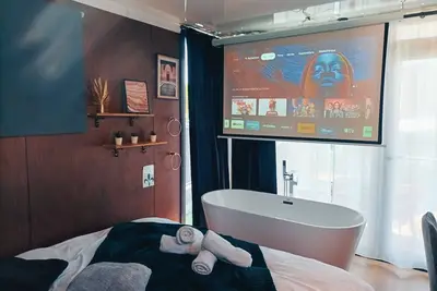 Image de Suite \"Mille et Une Nuits\" sur l'eau avec Jacuzzi (Port Fréjus)