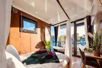Image de Suite Bali : Cocon d'amour avec Baignoire « Patte de Lion » (Port Fréjus)