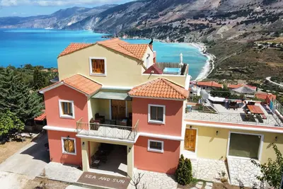 Image de A sunny villa 3 b/r 2 b/th near the sea