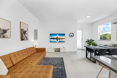 Image de Up To 12 Guests! Modern house near Wynwood
