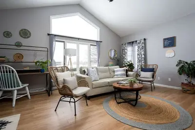 Image de Beautiful King bed Farmhouse in Hudsonville Mi