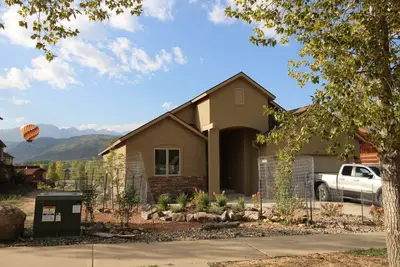 Image de Unobstructed views of Sneffels Range & minutes to town. \nSleeps 10 maximum