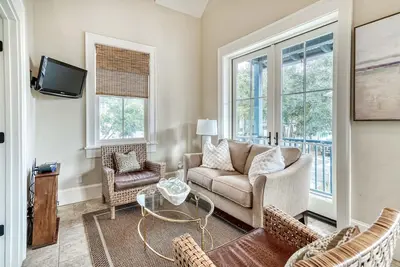 Image de Wiggle Room ~ Two Story Carriage House
