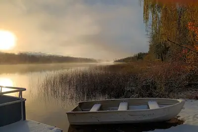 Image de Beautiful Lake! Cute Cabins! 6 Bedrooms, 3 Baths. Outdoor Lounge with Fire Pit!