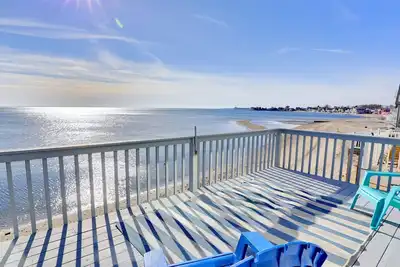 Image de Charming 3 Bedroom Beach Front Cottage with Fireplace