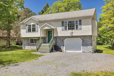 Image de Family Home, Pets Friendly, Hot Tub, Firepit, 2 Kayaks, 2 Blocks To Main Lake