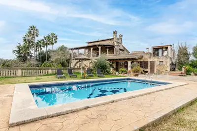 Image de YourHouse Deulosal, maison d'hôtes familiale, idéale pour les cyclistes