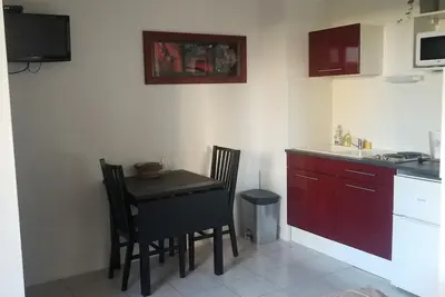 Image de Studio meublé de plain-pied de 17m² avec jardin clos à 300 mètres de la mer