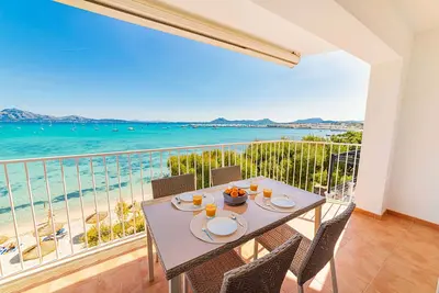 Image de Apartment with sea view on the first line, community bbq in the heart of 'Pine Walk' in Puerto de Pollensa.