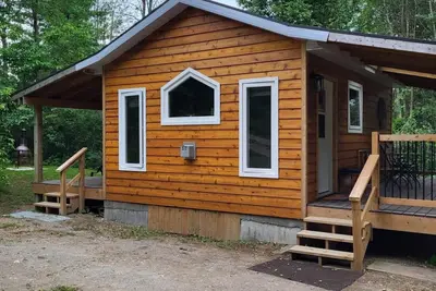 Image de Serene Westfield Tiny Cabin
