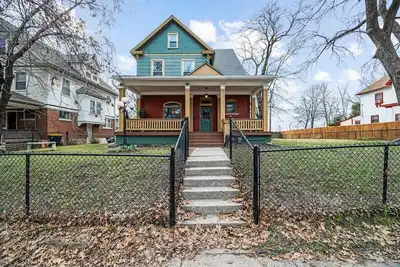 Image de Victorian Home Filled with Charm