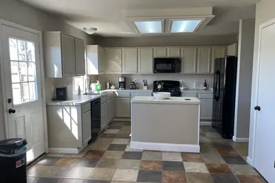 Image de Luxurious 4 bedroom Single house, spacious kitchen & living room. Best Location!