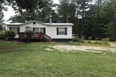 Image de Cozy & Spacious Home minutes From Lake Gaston