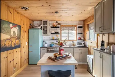 Image de Sundog Cottage - Clean & Cozy - Ev - Walk to Food & Beach - Fenced Yard for Dog