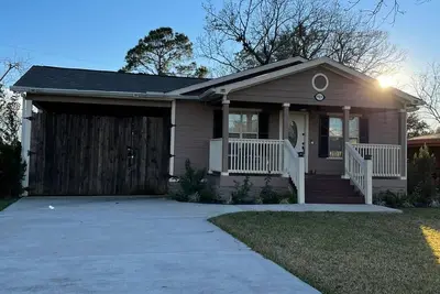 Image de A Cheerful-Cozy House near beach and fishing!