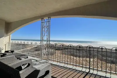 Image de Oceanfront paradise - private balcony on the beach