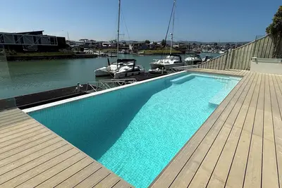 Image de Resort style waterfront living - waterfront swimming pool and private jetty.