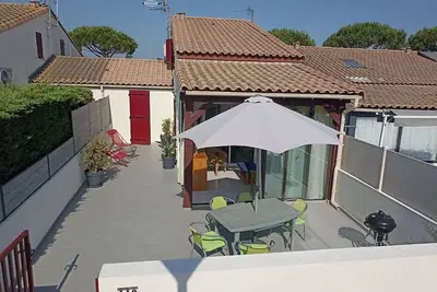 Image de Superbe pavillon dans résidence avec piscine -parking privatif -6cy119