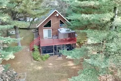 Image de Cozy cabin in the woods on Big Trade Lake
