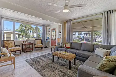 Image de Dog Friendly, with a Mother-in-Law Suite and Detached studio!