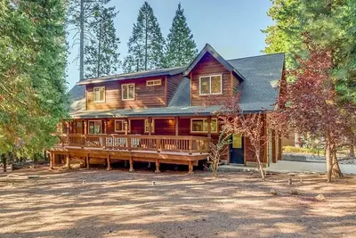 Image de Upscale Mountain Chalet in Blue Lake Springs, Free Wifi\/Cable, Gas Fireplace