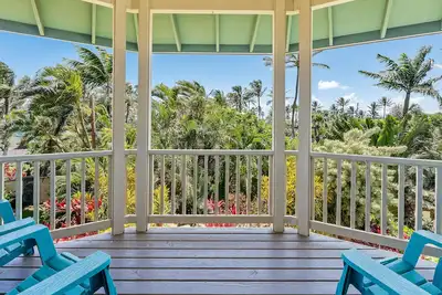Image de North Shore in a quaint neighborhood so close to the beach.