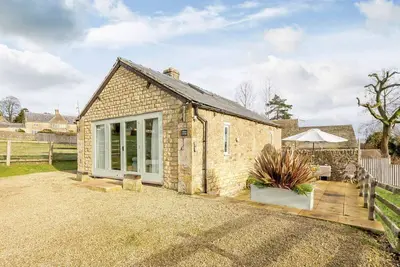 One bedroom dog friendly Cotswold holiday cottage - Oxbow Cottage