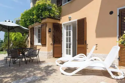 Image de Appartement \"Bilocale Colline di Bardolino 2\" avec Wi-Fi et jardin 023006-Loc-00151